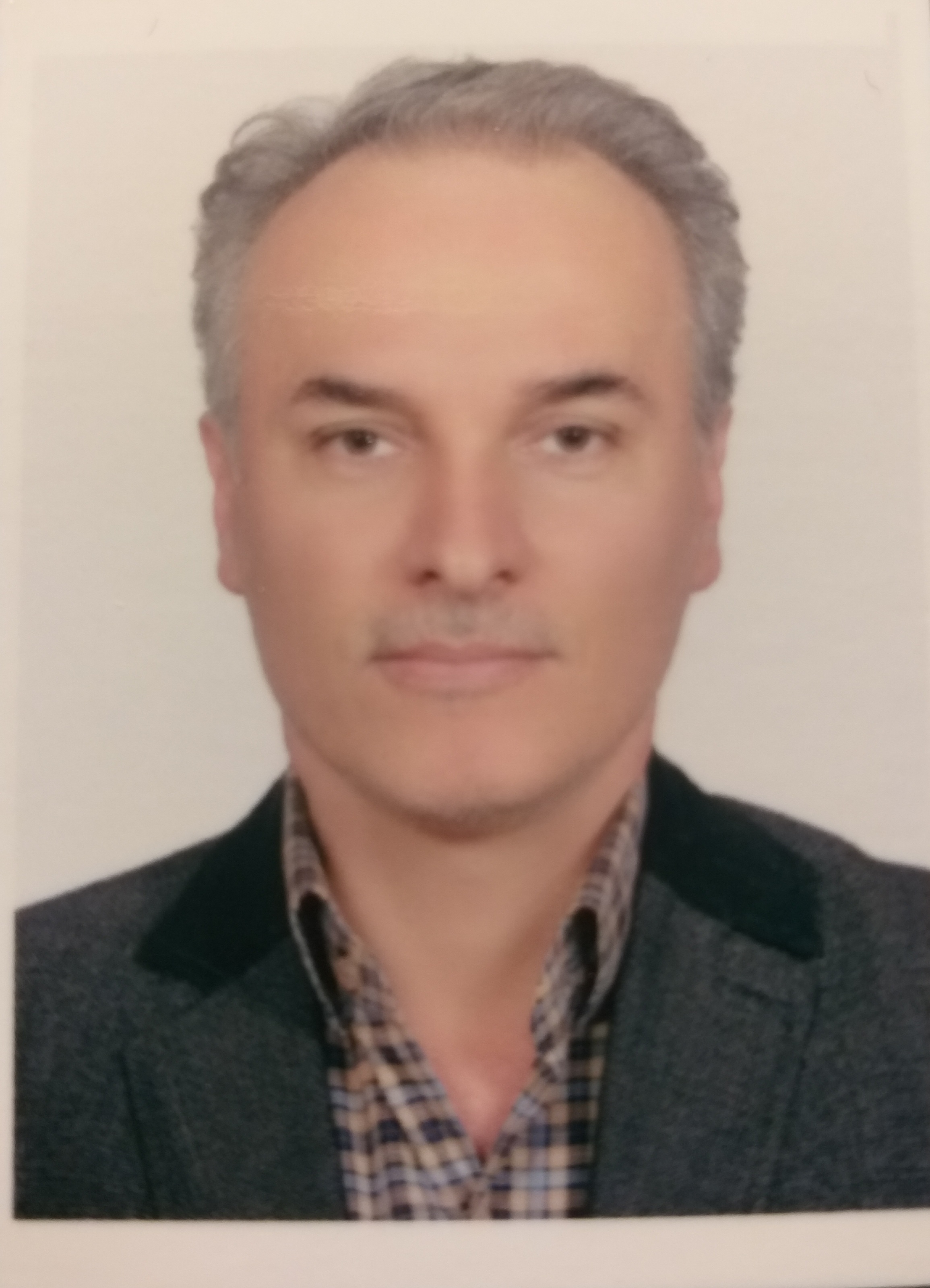 مهرداد اعتماد 